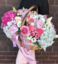 Композиция солнечный день в Спас-Заулок Цветочная композиция из Розы, Хризантемы, Пионы и Лизиантусы в корзине в Спас-Заулок