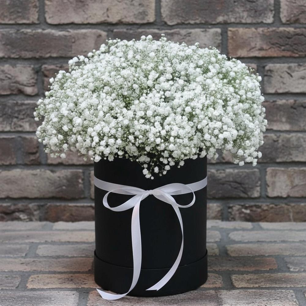 Цветочная композиция из Гипсофила в шляпной коробке в Спас-Заулок