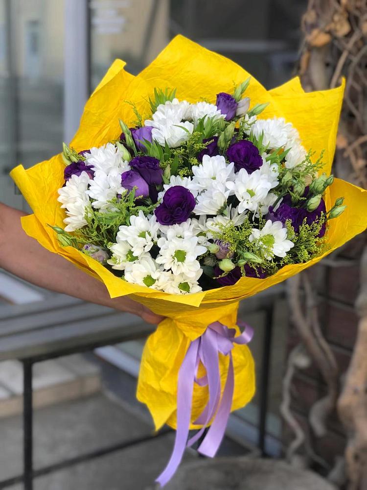 Букет цветов из: Ирисы, Хризантемы и Ромашки в Спас-Заулок