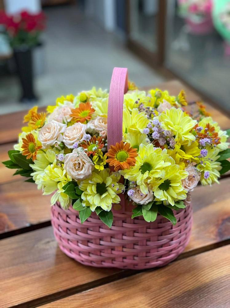 Цветочная композиция из Хризантемы и Розы в корзине в Спас-Заулок
