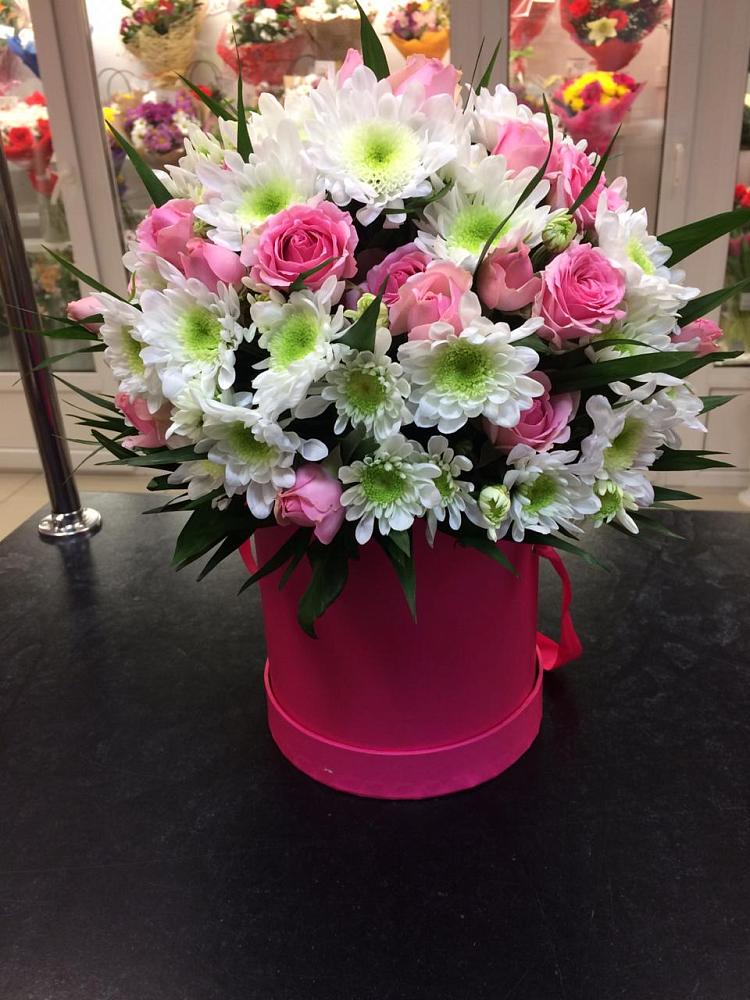 Цветочная композиция из Розы и Хризантемы в шляпной коробке в Спас-Заулок