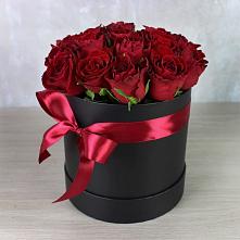 Цветочная композиция из Розы в шляпной коробке в Спас-Заулок